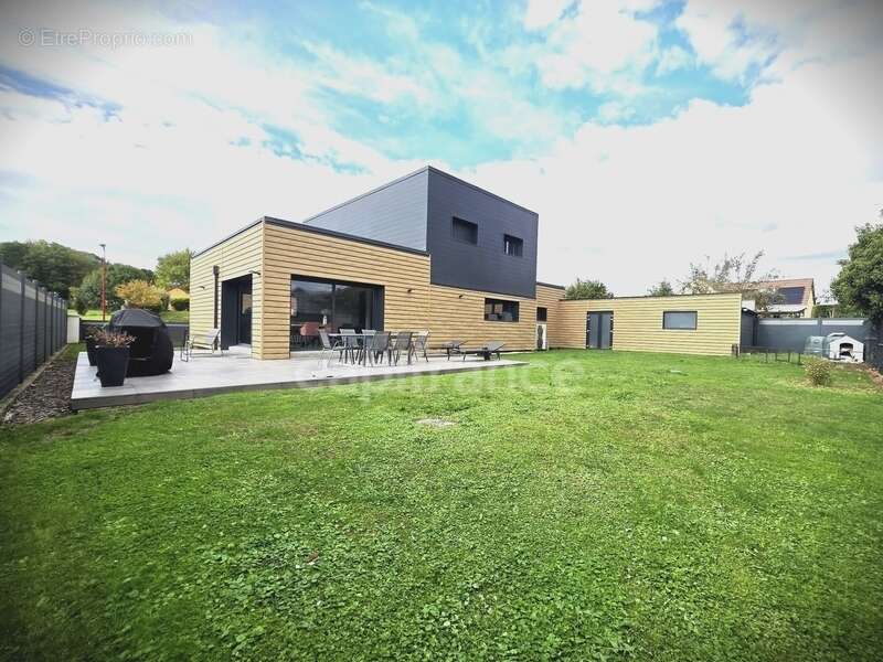 Maison à BOUZINCOURT