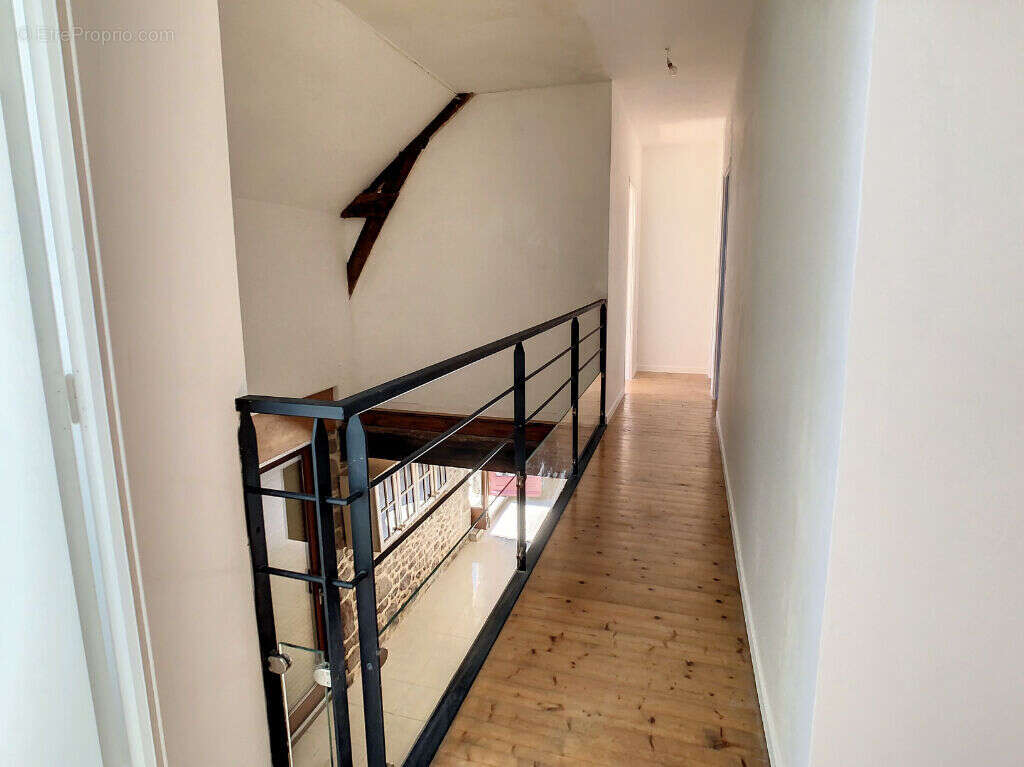 Maison à LOUVIGNE-DU-DESERT