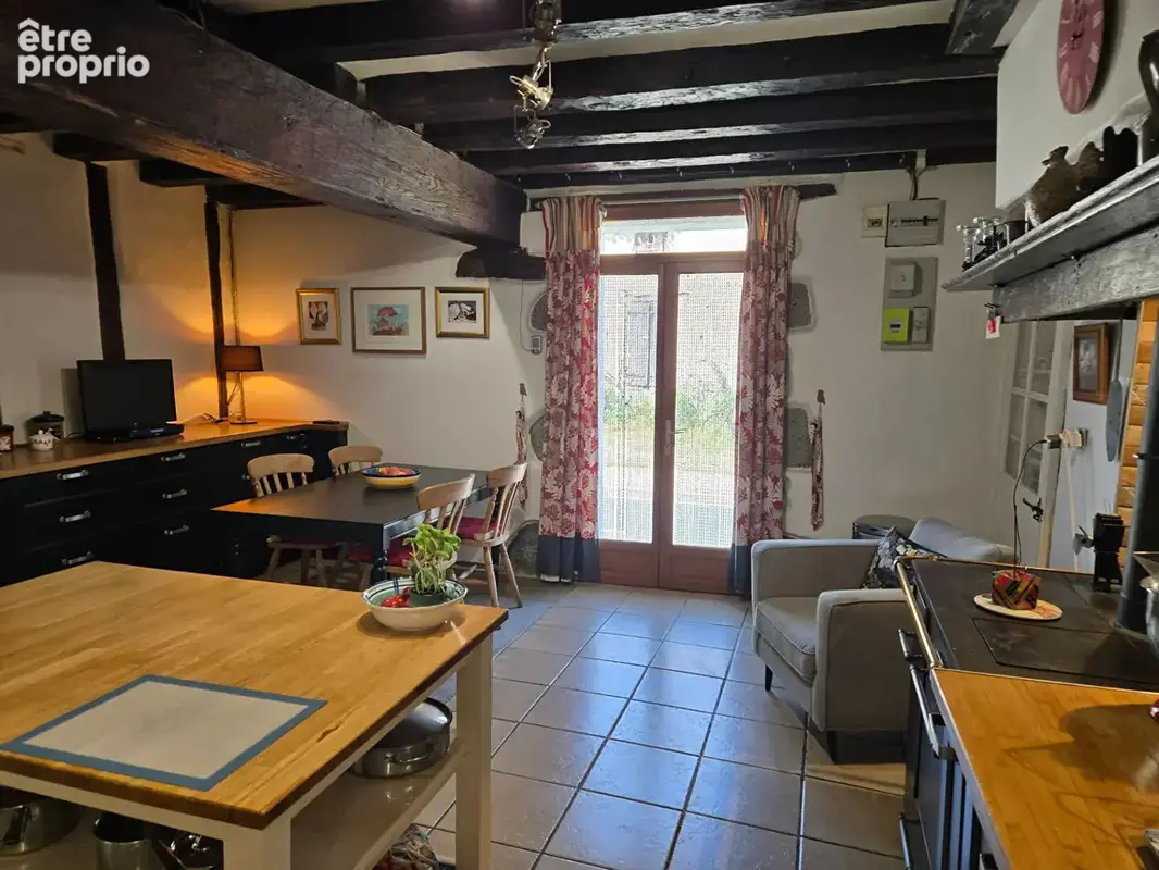 Haute Vienne: Maison de village avec gîte indépendant et grange, proche de Mézières sur Issoire - photo 3