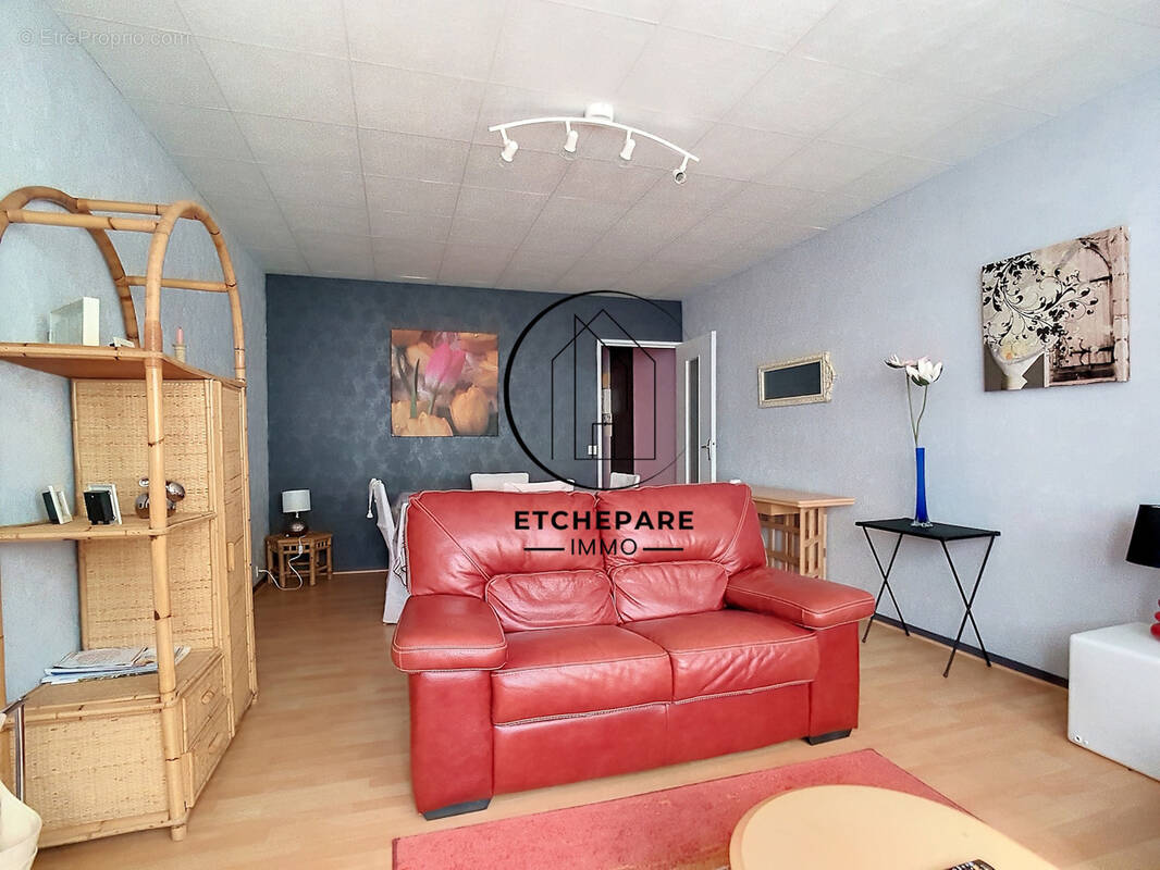 Appartement à EAUX-BONNES