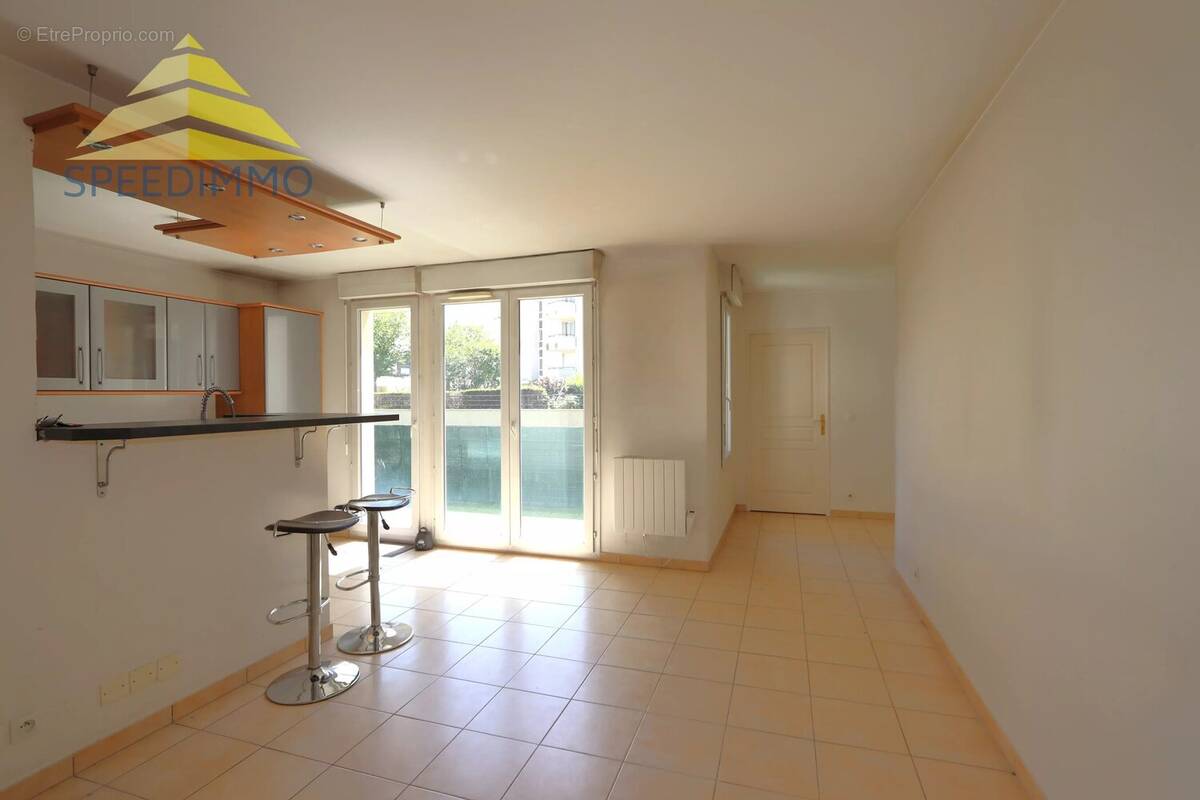 Appartement à COMBS-LA-VILLE