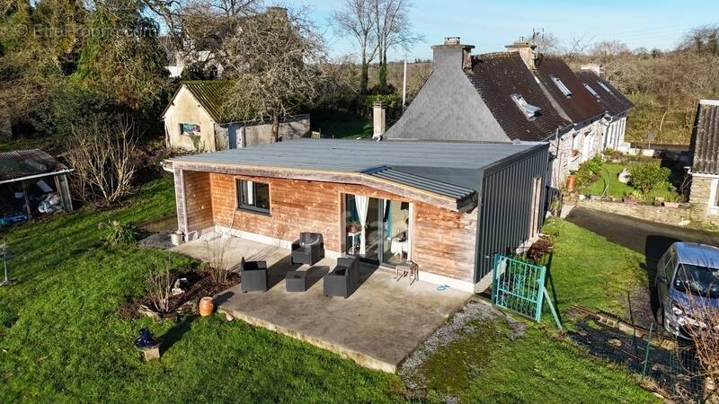 Maison à CLEDEN-POHER