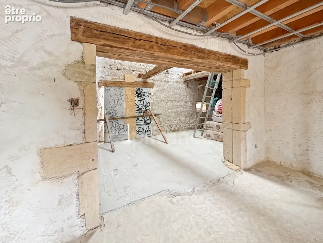 Maison de caractere, toiture recente, dependances et projet pret a realiser - photo 4