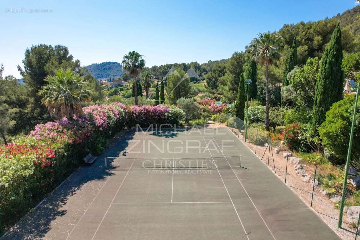 Maison à SAINT-CYR-SUR-MER