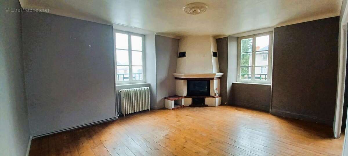 Appartement à RUYNES-EN-MARGERIDE