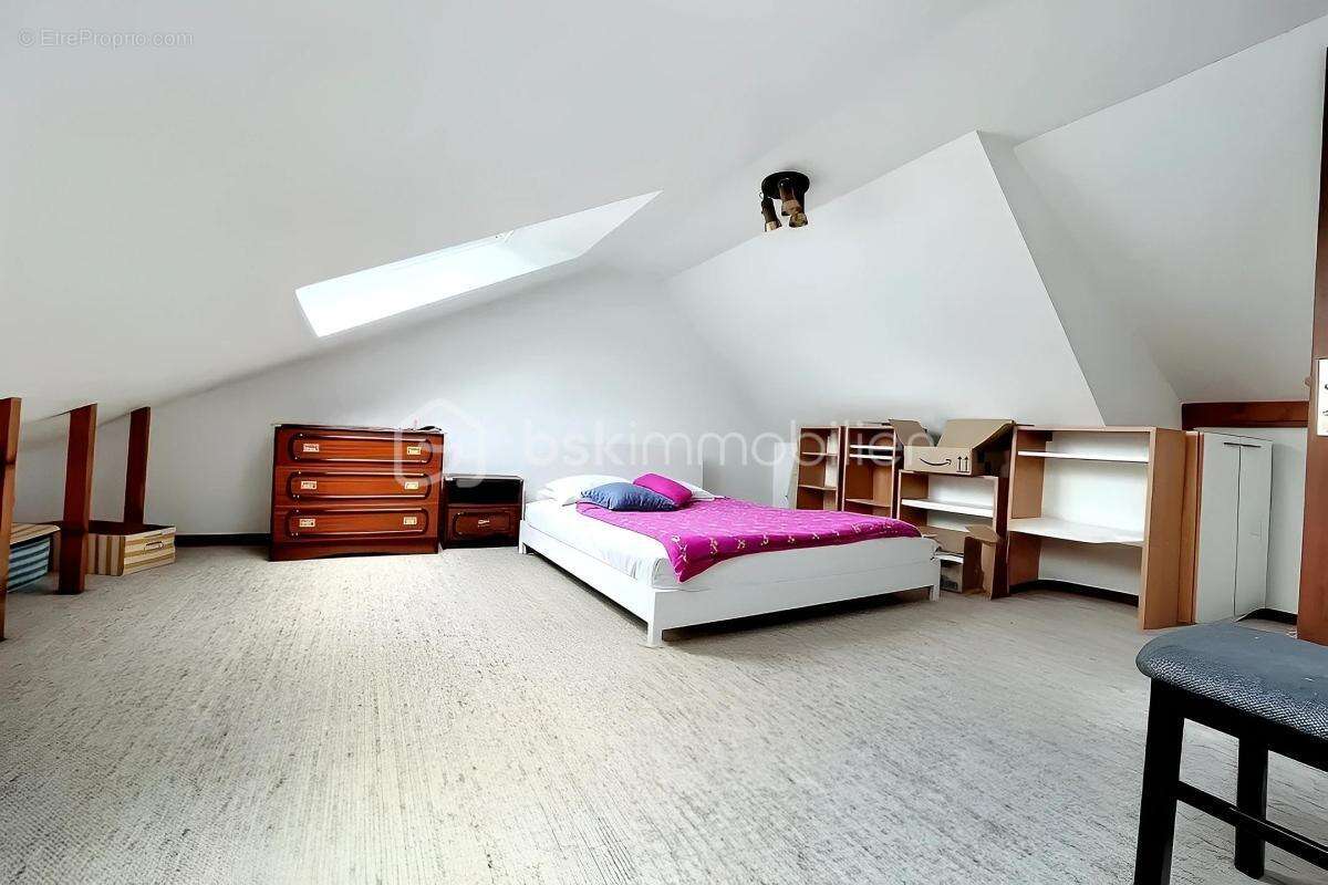 Maison à LES CLAYES-SOUS-BOIS