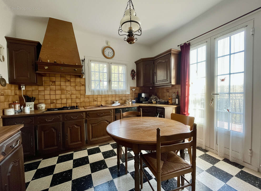 Vaison la romaine - maison avec piscine et terrain arbore - photo 12