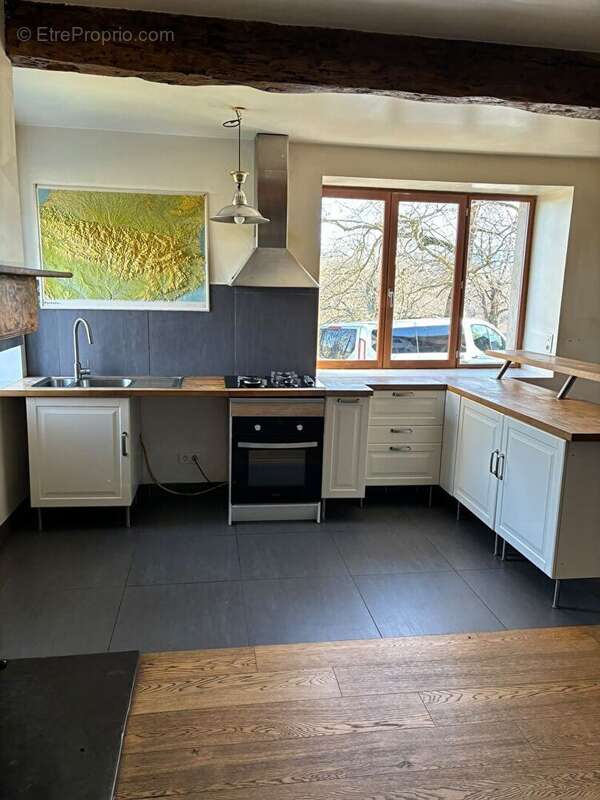 Ancien corps de ferme  T4 /5 sur 5500m² de terrain - photo 11