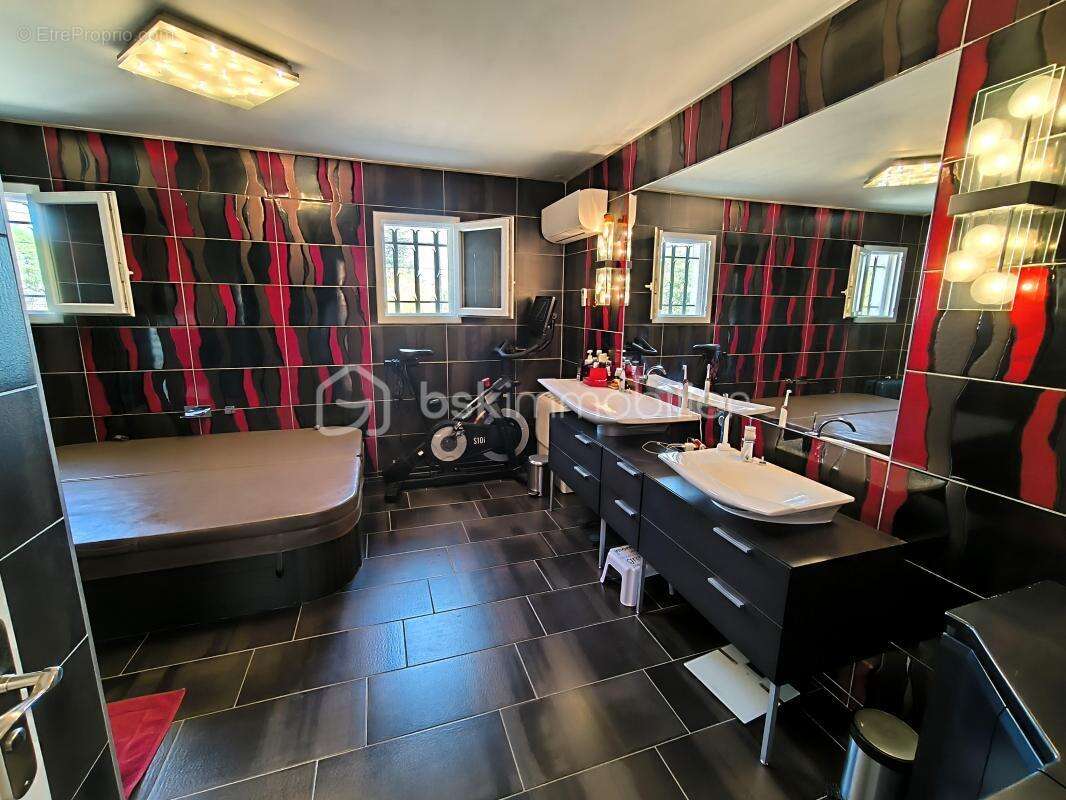 Superbe villa contemporaine de 188 m² avec piscine - photo 8