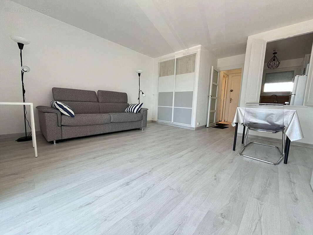 Appartement à SAINT-LAURENT-DU-VAR