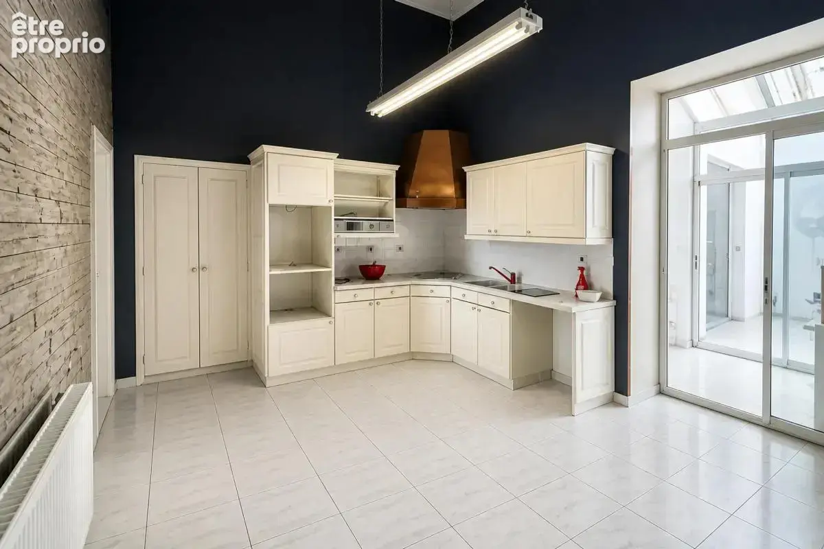 Immeuble de 20 pièces de 600 m² situé à Revel - photo 2
