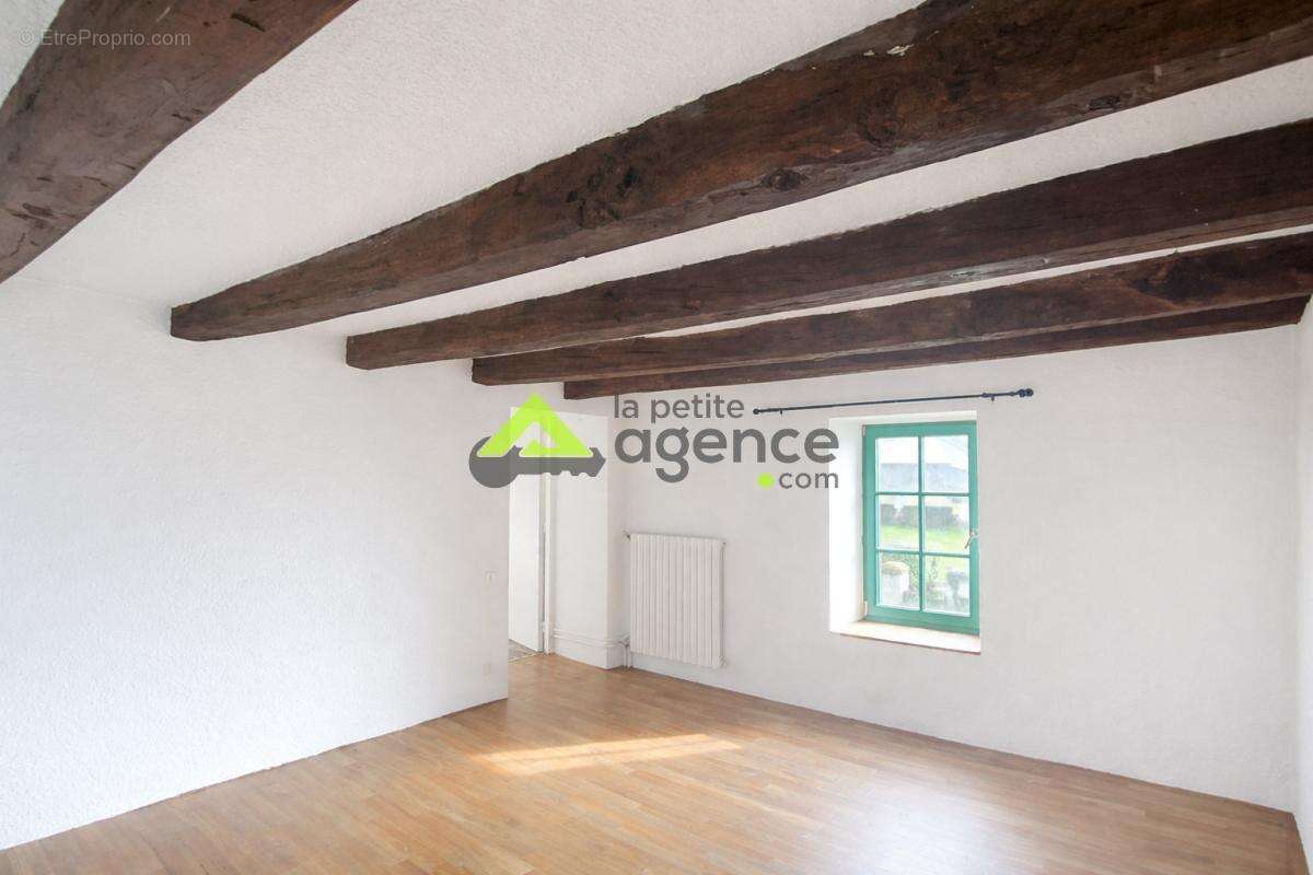 Maison à SAINT-MARC-A-FRONGIER