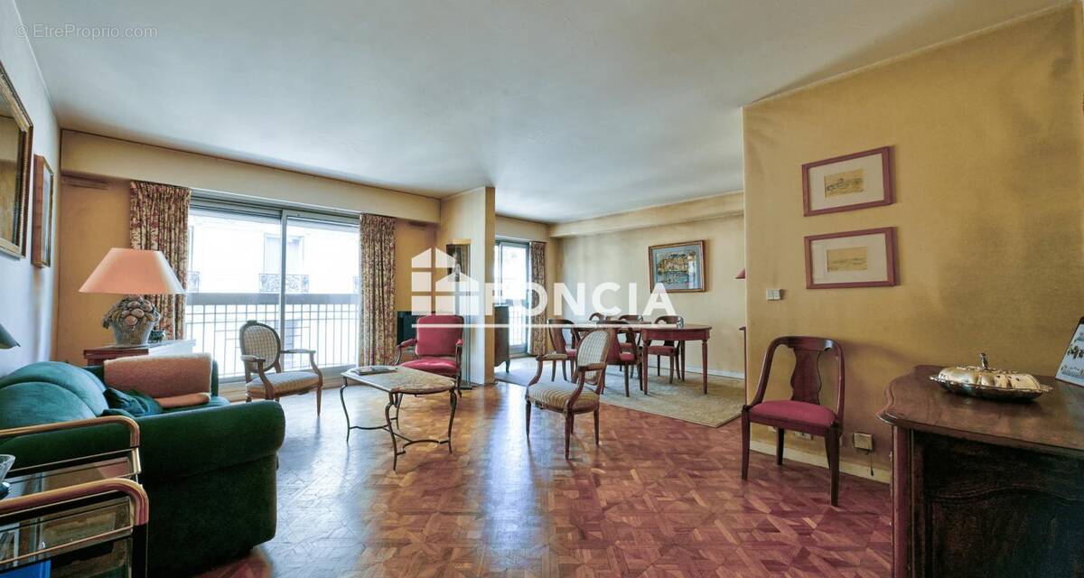 Appartement à PARIS-7E