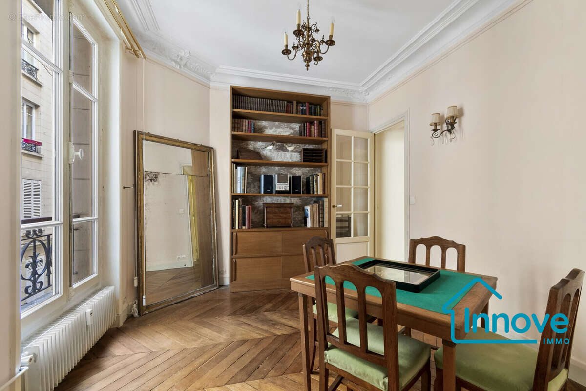 Salle à manger - Appartement à PARIS-17E