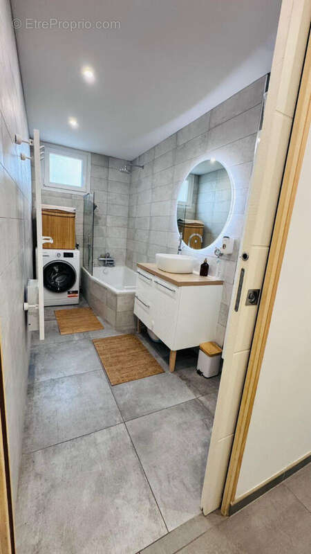 Appartement à PIERRE-BENITE