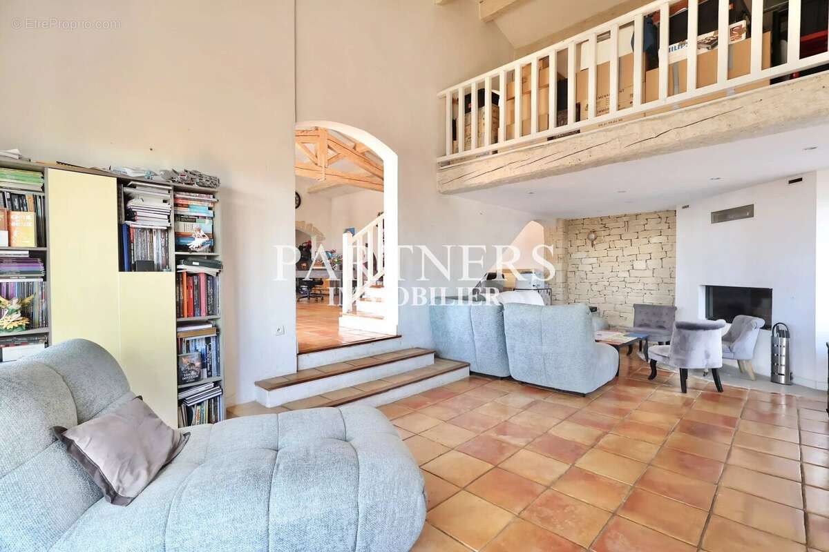 Maison 220 m² à Marseille-15e  - photo 9