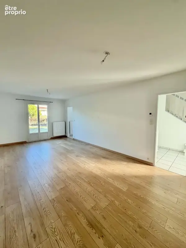 Maison mitoyenne avec jardin et garage   Riom - photo 2