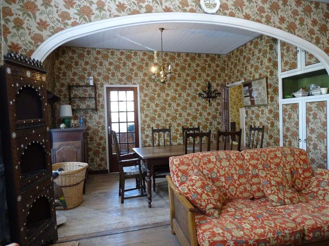 COTES D'ARMOR Saint Nicolas du Pélem, maison mitoyenne de 7 chambres au centre du village - photo 3