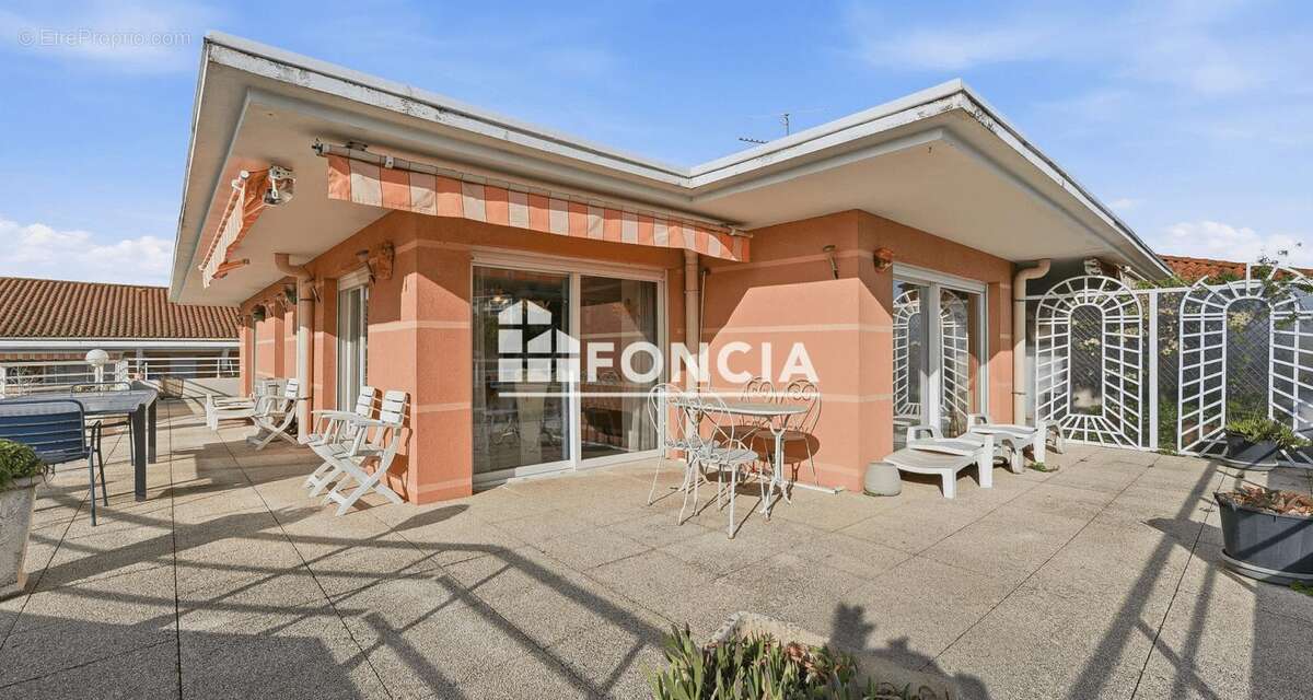 Appartement à LE CANNET