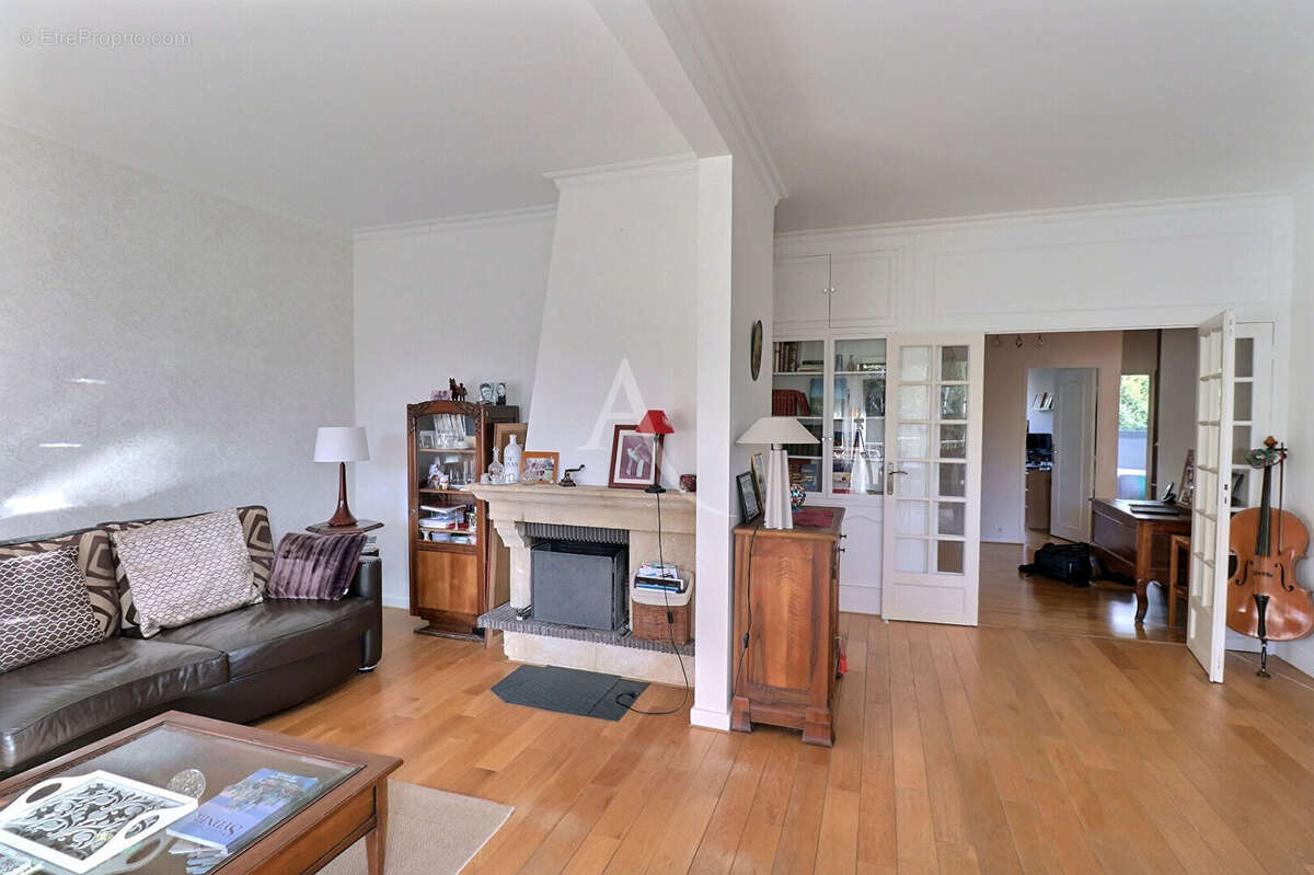 Appartement à LE MESNIL-LE-ROI