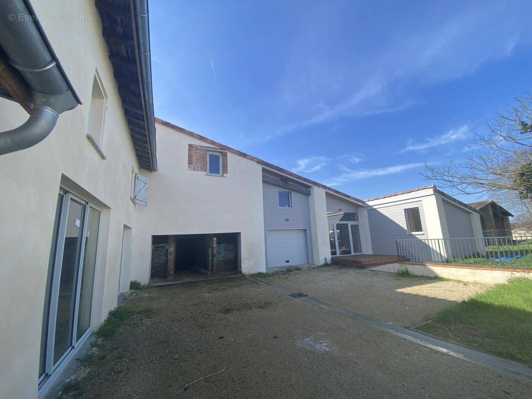 Maison à BRUGUIERES