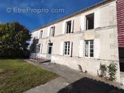 Maison à GENSAC-LA-PALLUE