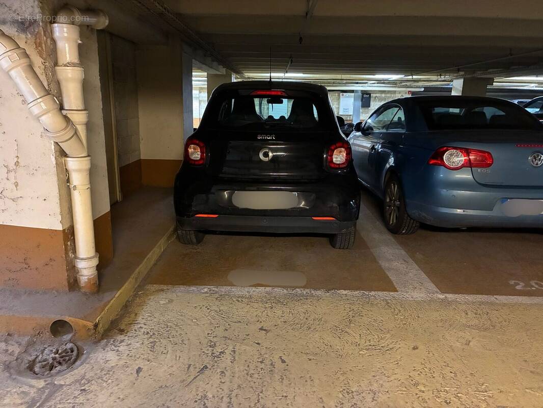 Parking à NEUILLY-SUR-SEINE