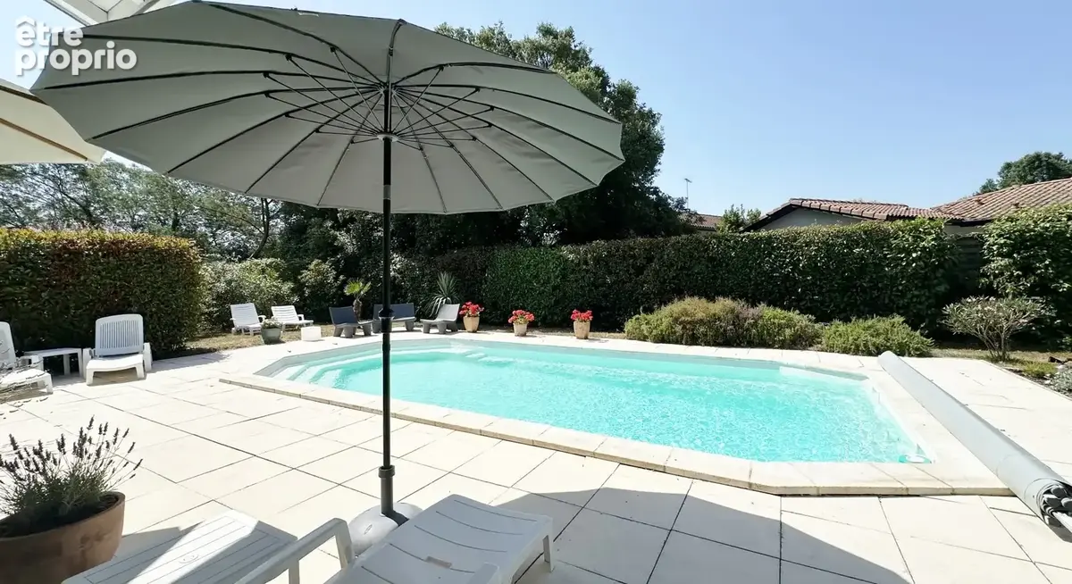 GOLF ET CENTRE VILLE VILLA A PIED POUR CETTE VILLA DE 6 Pièces de 150 m2 sur une parcelle de 800 m2 avec piscine - photo 3