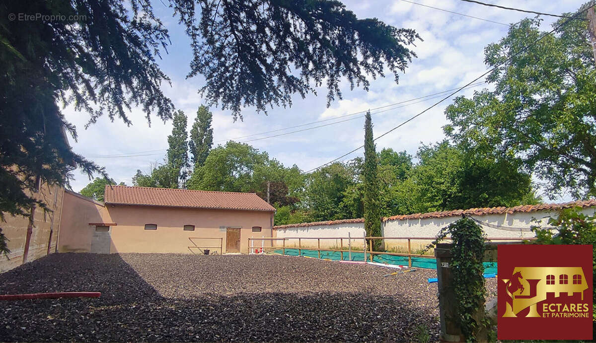Maison à CHANOZ-CHATENAY