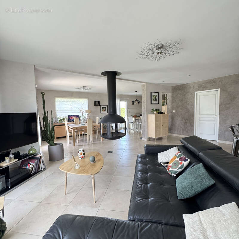 Superbe maison familiale de 153 m2 avec piscine, au calme - photo 10