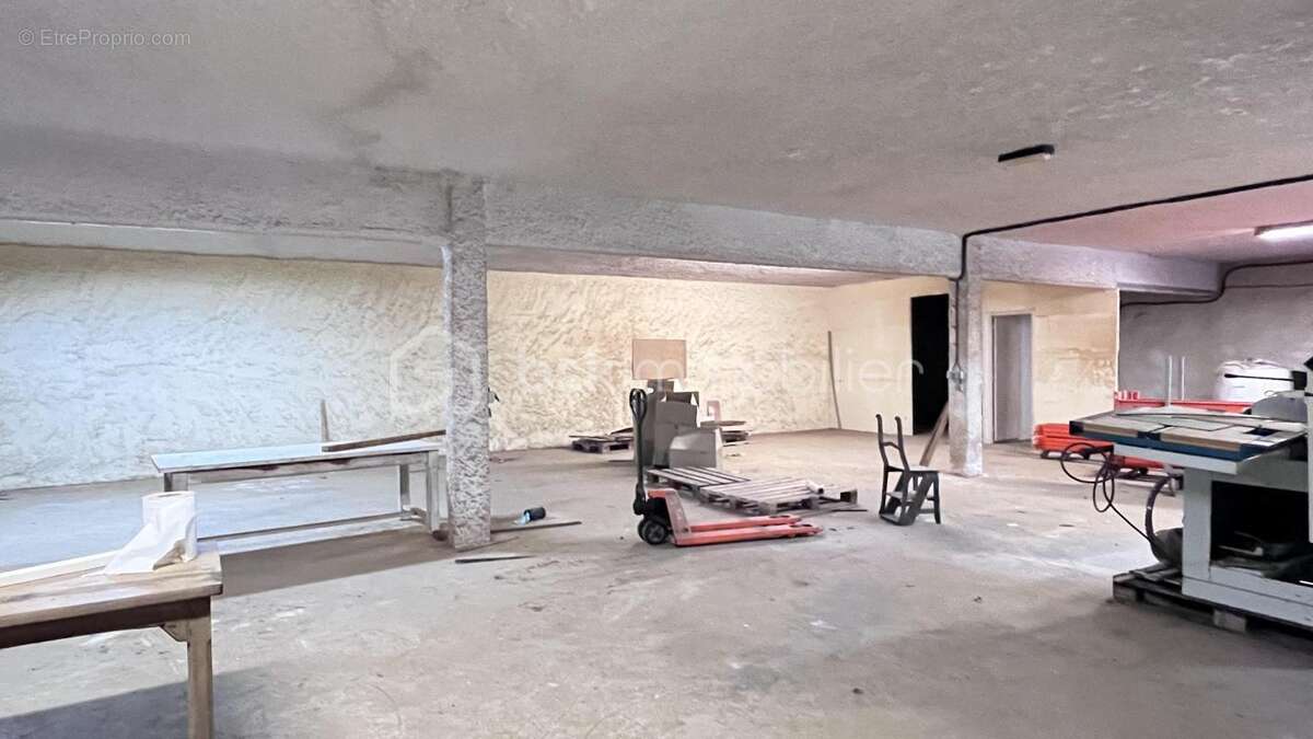 Commerce à LE LARDIN-SAINT-LAZARE