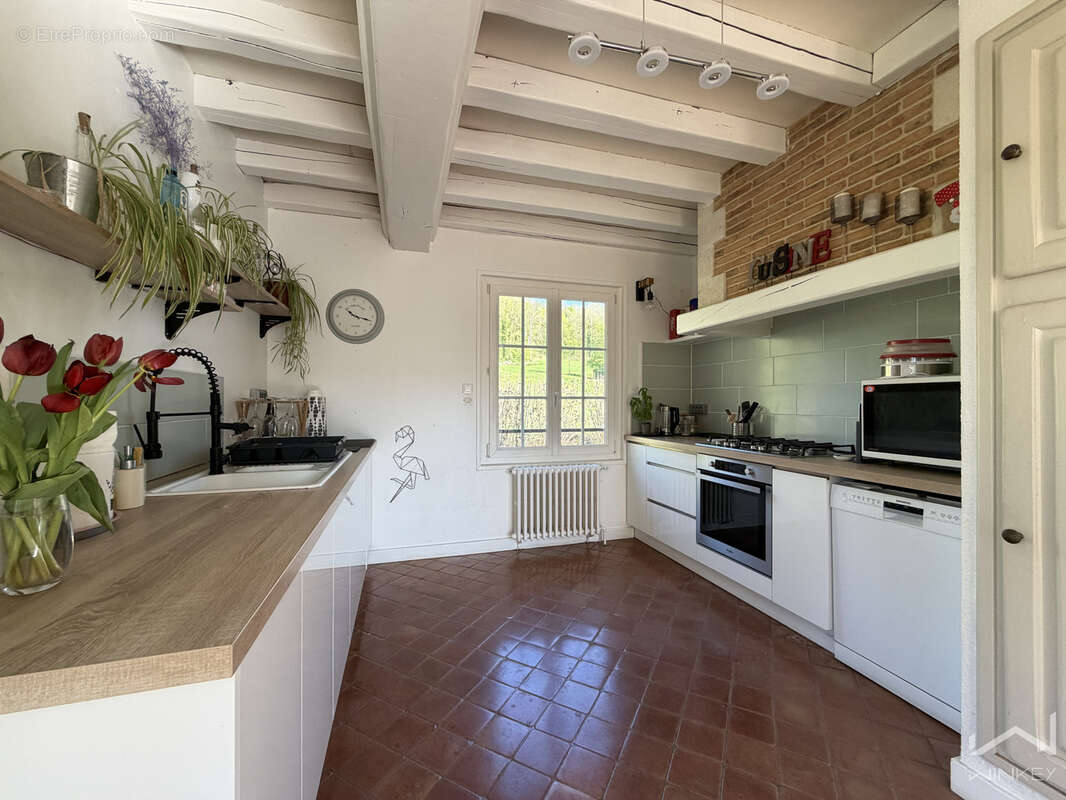 Maison familiale avec 5 chambres, sous-sol total et jardin. - photo 3