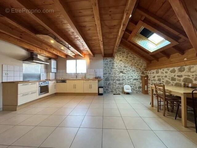 Appartement à ALLONZIER-LA-CAILLE