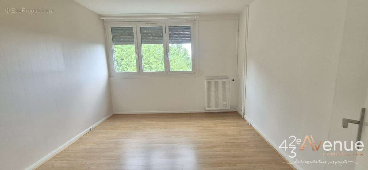 Appartement 80 m² à Saint-Etienne  - photo 6