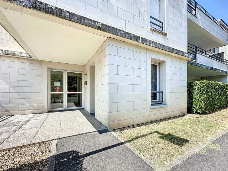 Commerce à SAINT-CYR-SUR-LOIRE