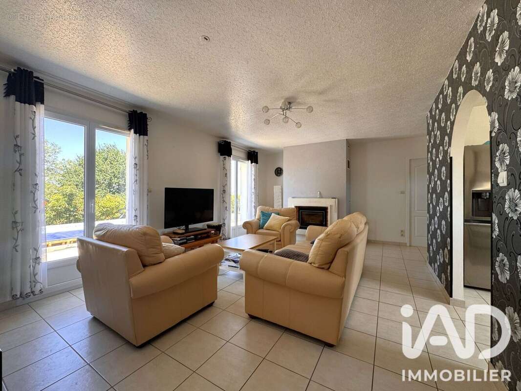 Maison 123 m² à La Caillere-Saint-Hilaire  - photo 6