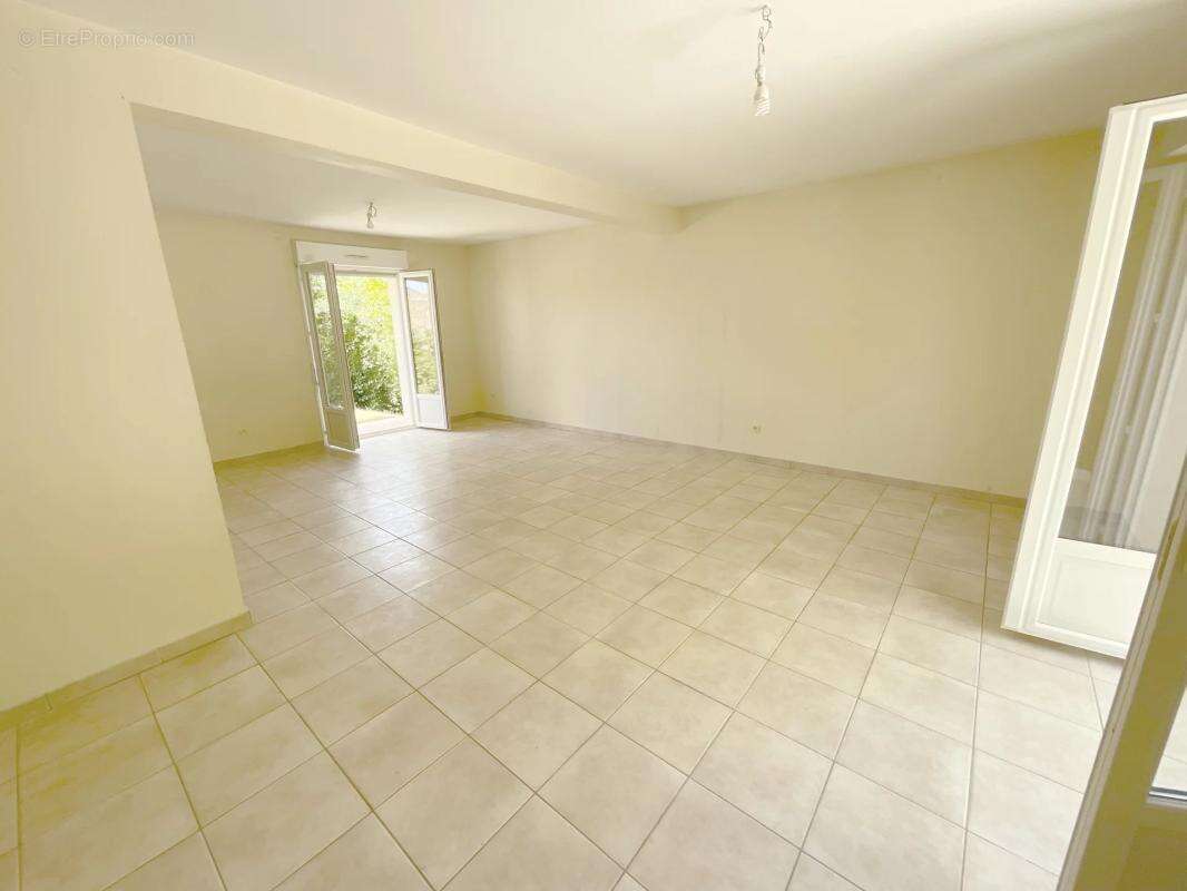 Maison à SAINT-JULIEN-LES-VILLAS