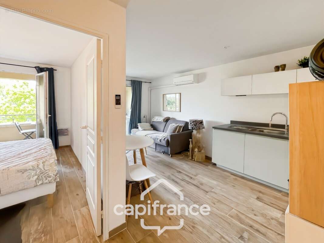 HOTEL DU GOLF  appartement 2ème et dernier étage  rénové et climatisé  de 33 m2 , trou n° 8 , sud ouest , une chambre,  loggia t - photo 8