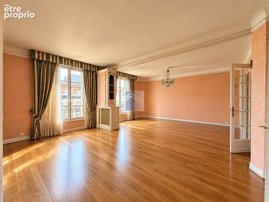 Courbevoie - République - 5 pièces 119.54m2 - Cave - Appartement familial ! - photo 1