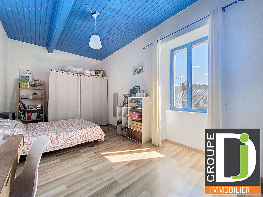 Maison 237 m² à Upie  - photo 9
