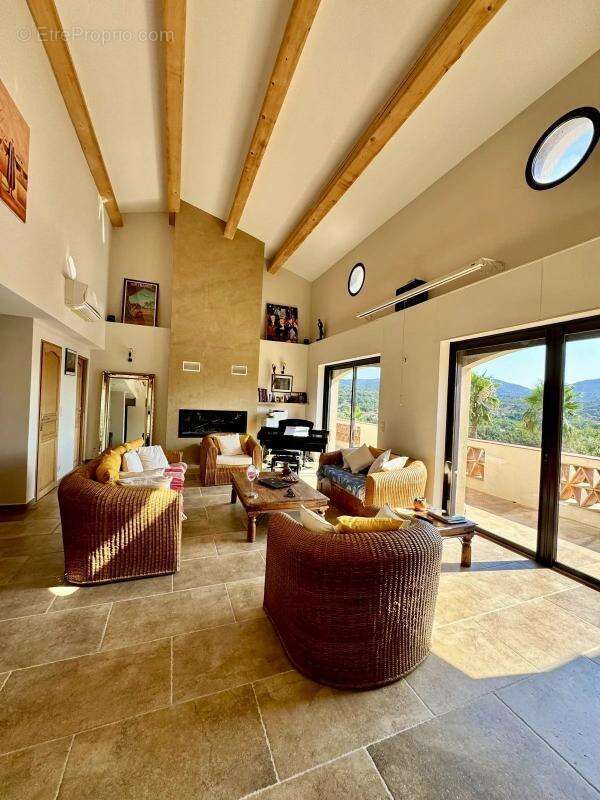 Maison à PLAN-DE-LA-TOUR