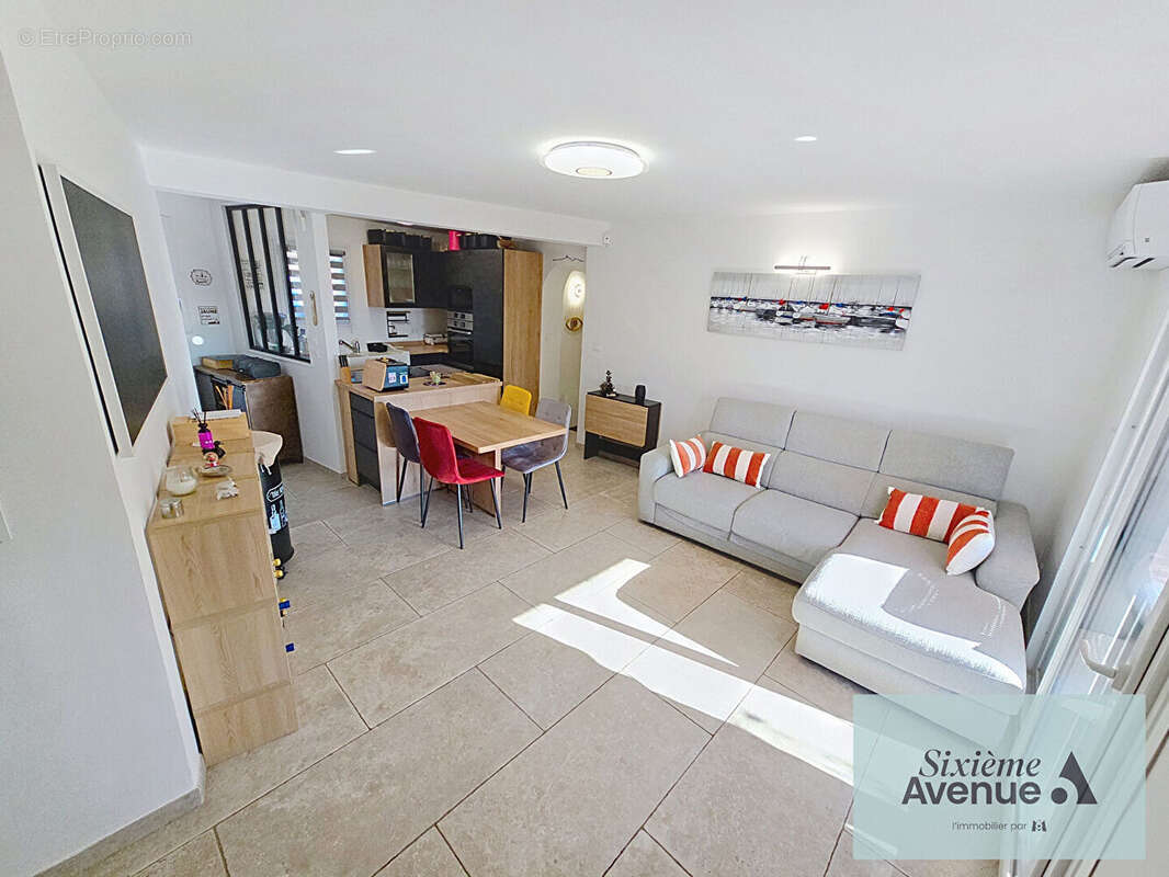 Appartement à SIX-FOURS-LES-PLAGES