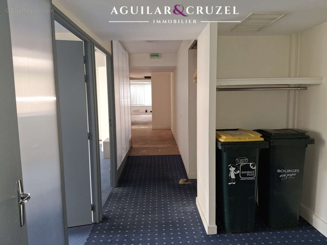 À vendre — Bourges, Quartier Charlet Bâtiment à usage professionnel — Environ 210 m2 - photo 4
