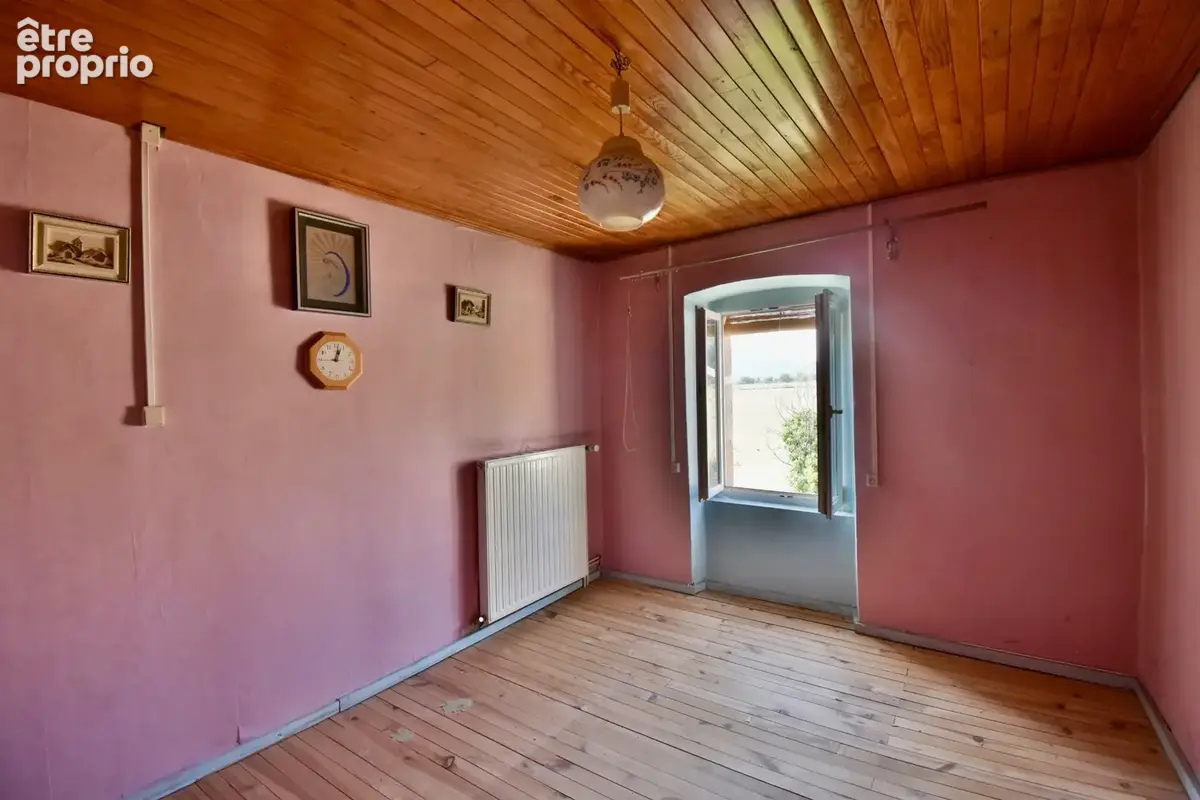 Un véritable petit fief en pierre, à l’abri des regards, offrant un cadre rare et un beau potentiel d’aménagement - photo 11