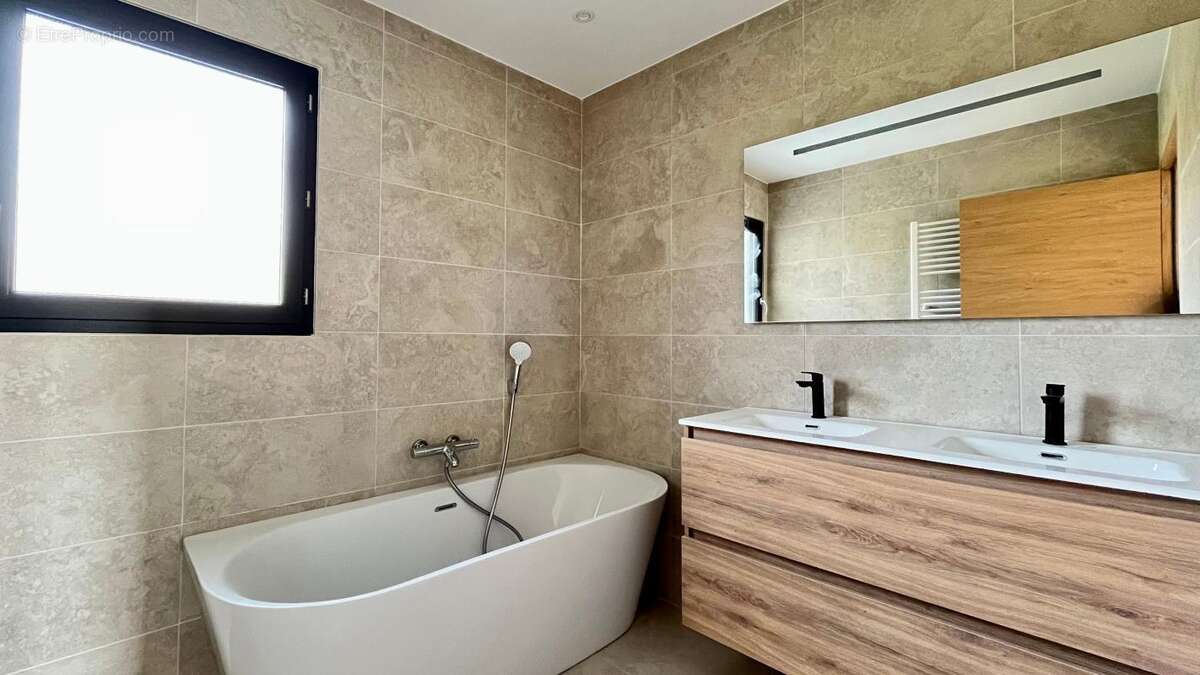 Maison à SERVES-SUR-RHONE