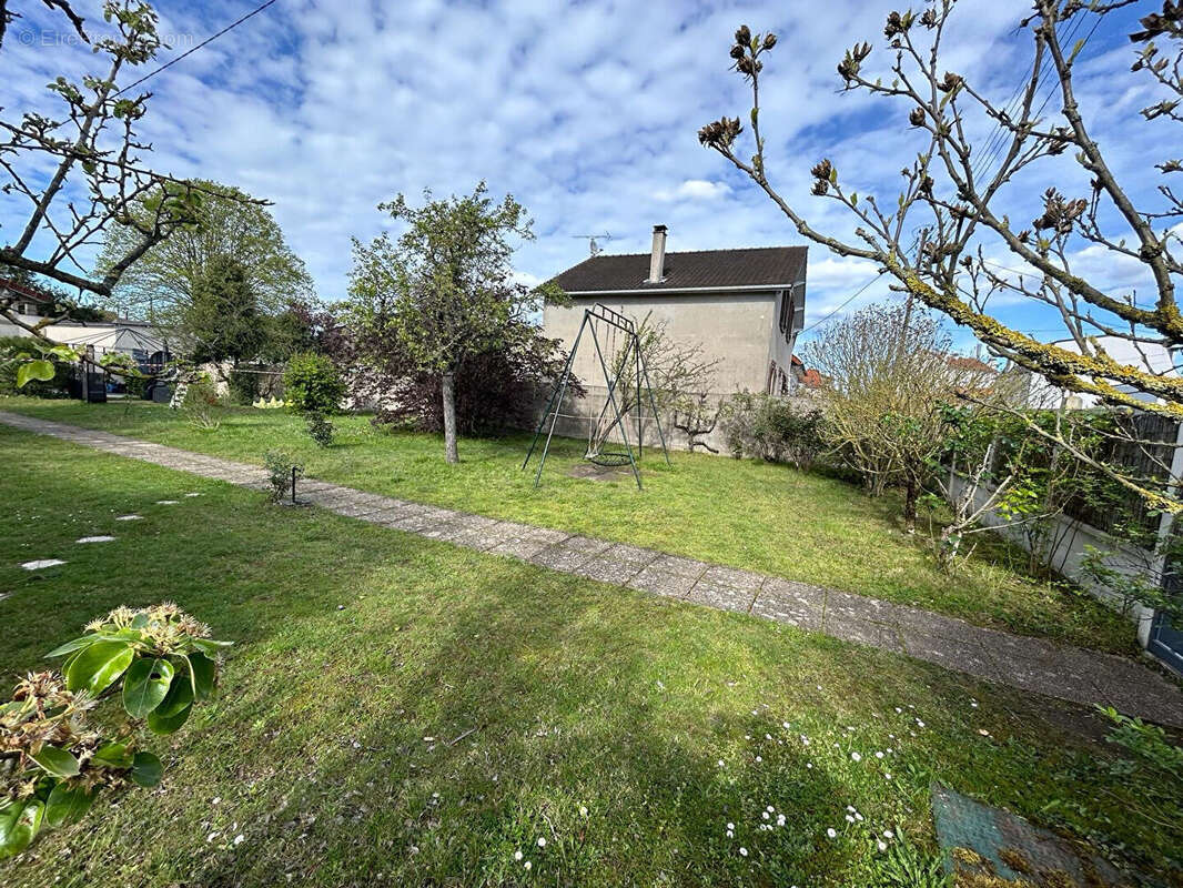 Terrain à VIGNEUX-SUR-SEINE