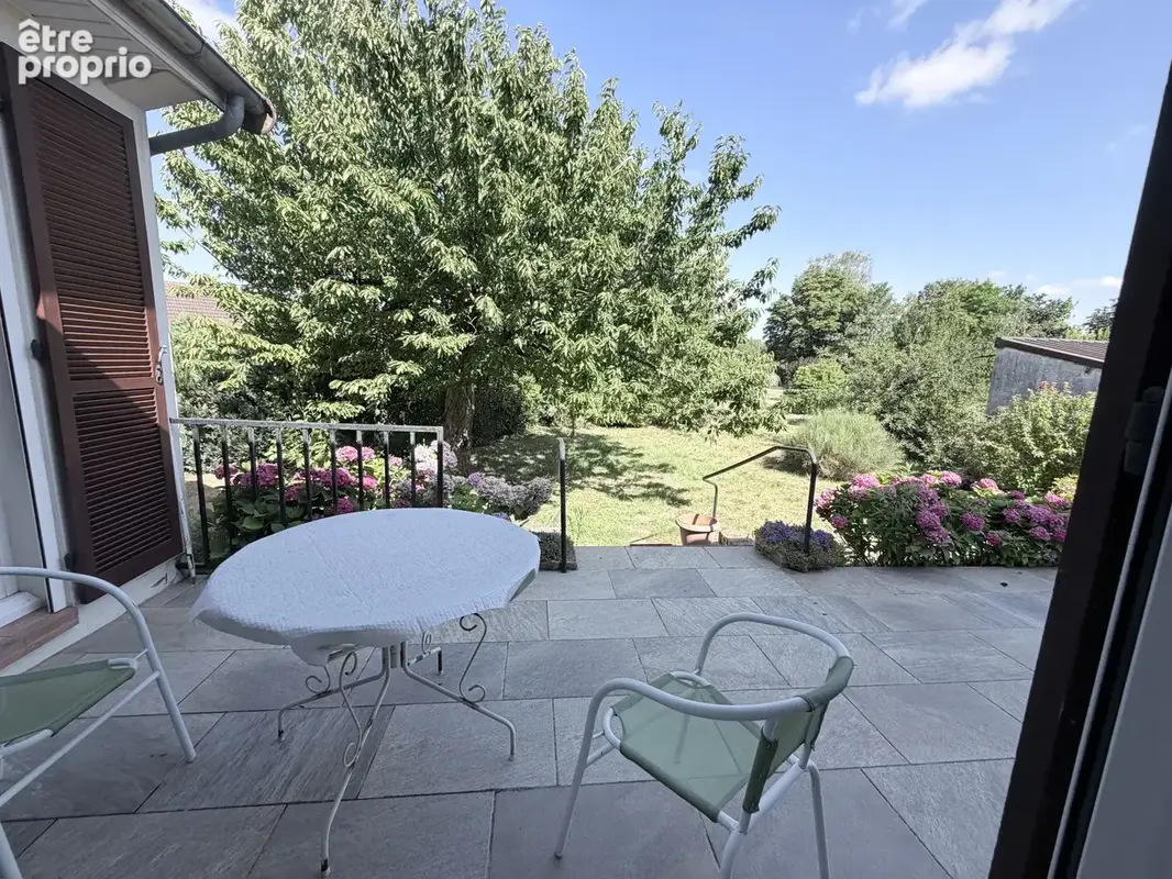 Au calme, maison de plain-pied avec jardin et garage. - photo 2