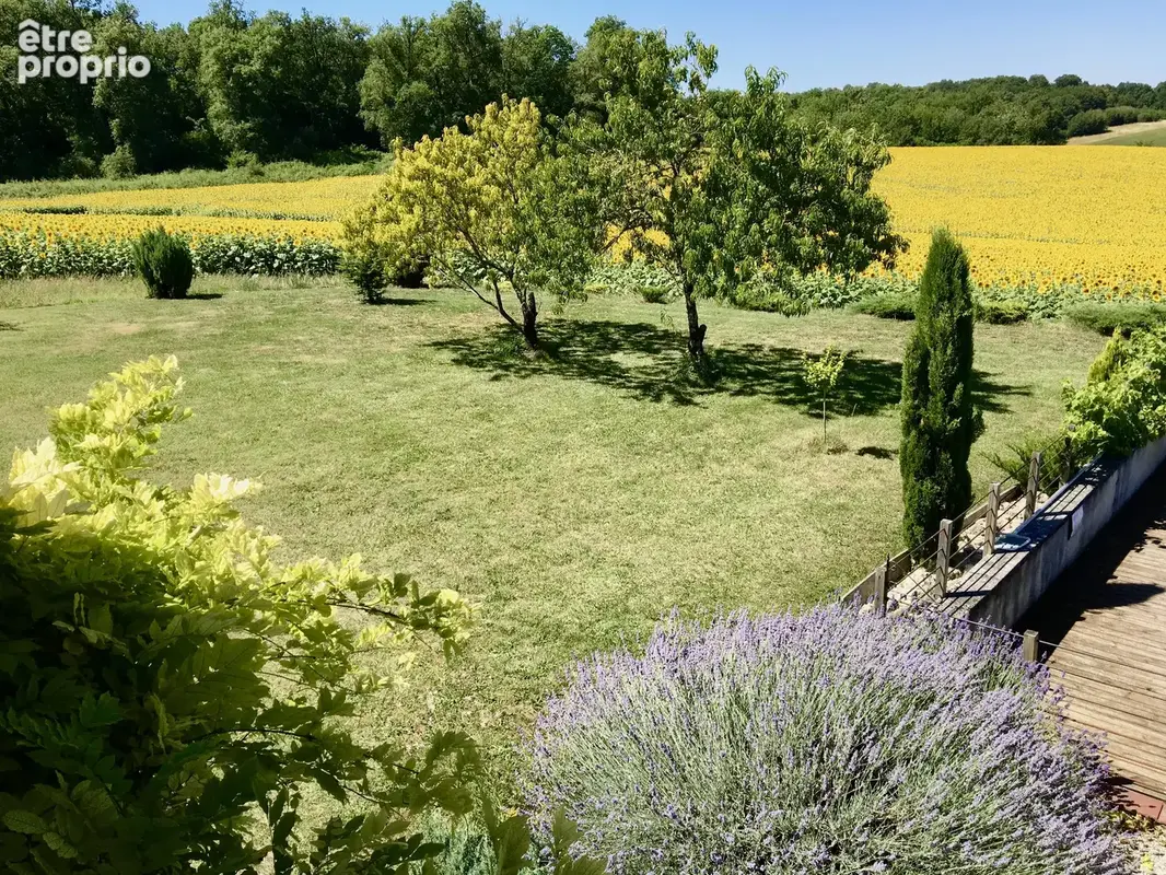 Superbe grange réaménagée avec 6 chambres et 4 salles de bains, offrant une vue imprenable - photo 17