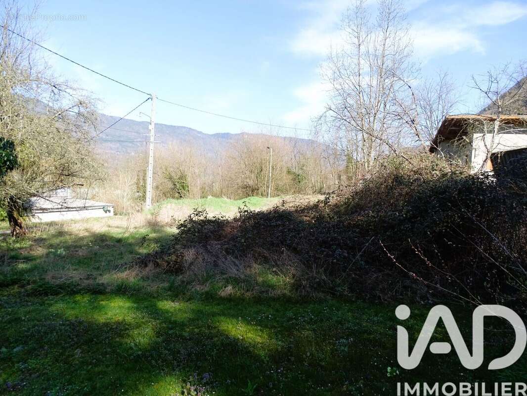 Terrain 844 m² à Epierre  - photo 2