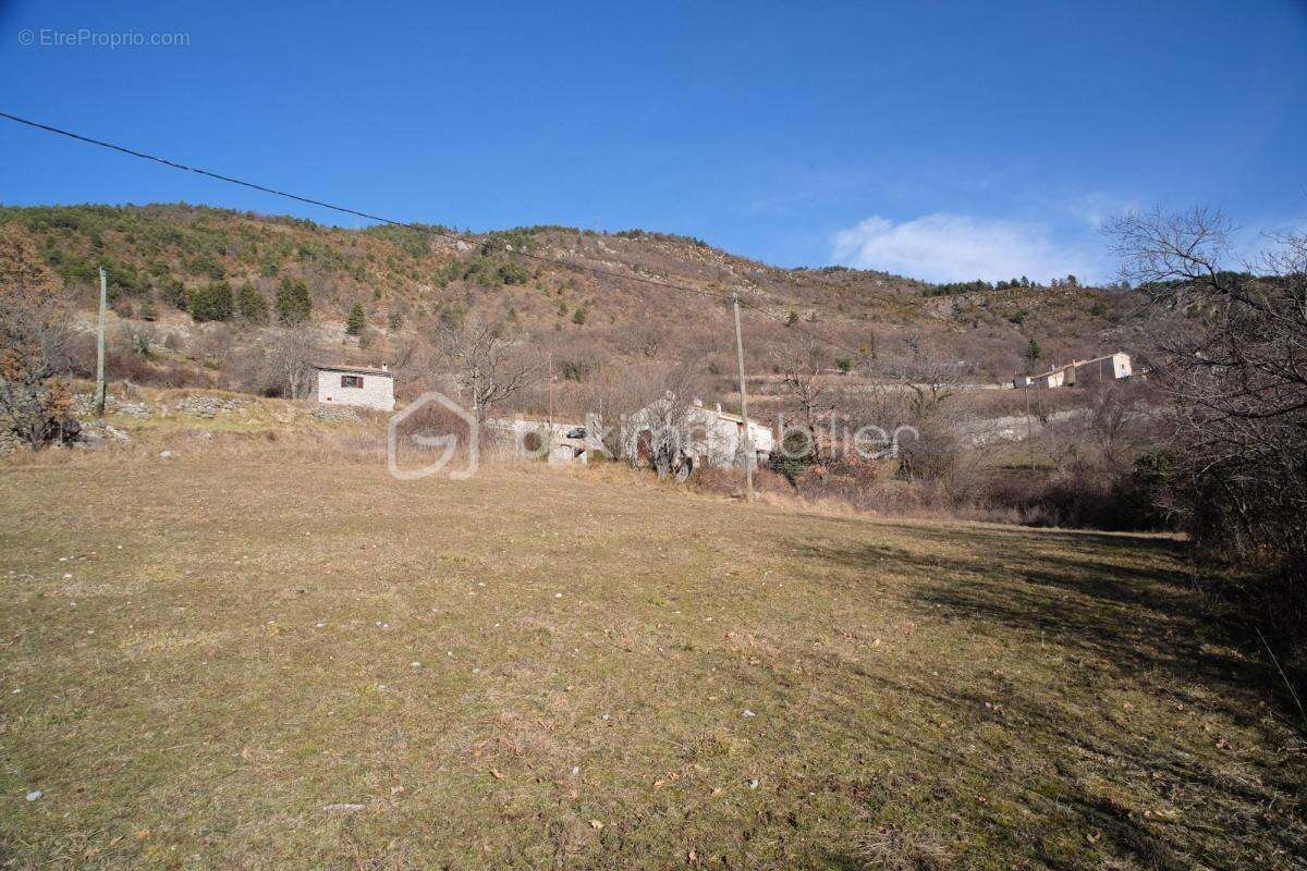 Terrain constructible 1305 m2 exposition plein sud et vue montagne - photo 5